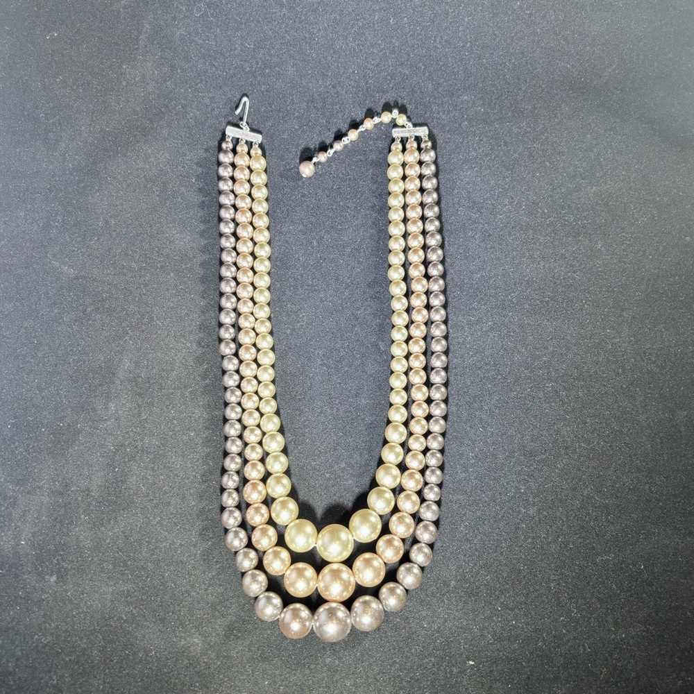 🌹Vintage Tricolor Faux Pearl Necklace🌹